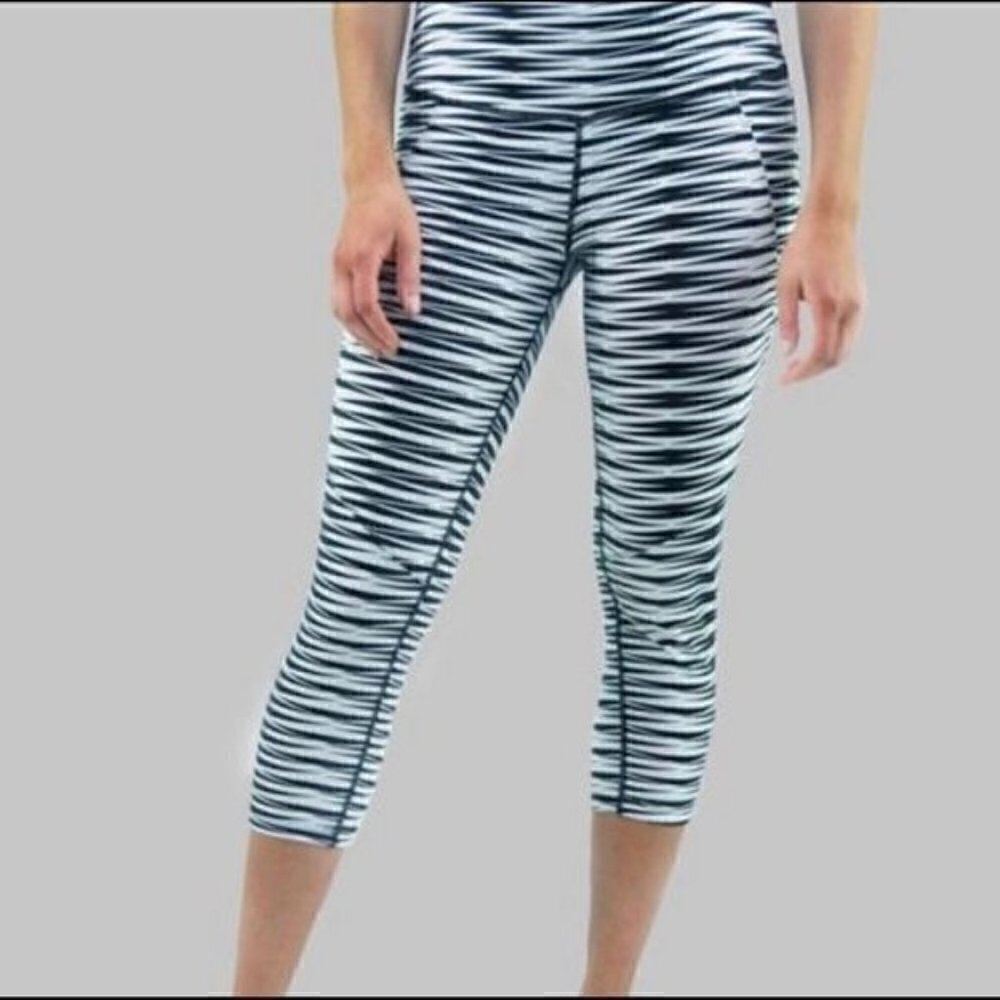 NWT Satva Cassie Capri In Arrow Print